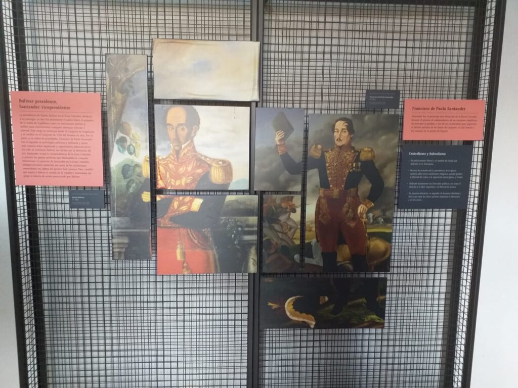La exhibición muestra un panorama fragmentado, en el que tanto los personajes, la cartografía, así como los hechos históricos, aparecen cortados, divididos, sin unidad visual, queriendo connotar, precisamente, la falta de unidad política del gobierno de la Gran Colombia.