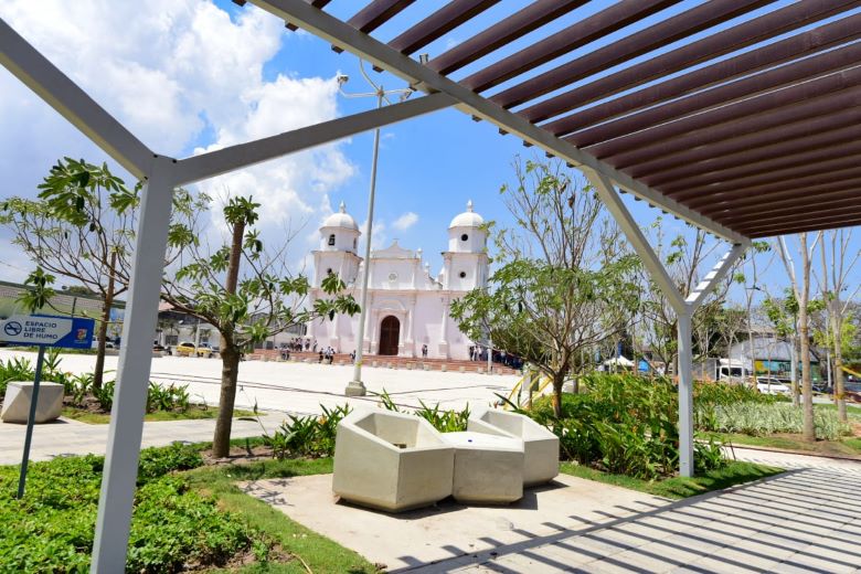 Soledad disfruta una plaza principal renovada en sus 208 años
