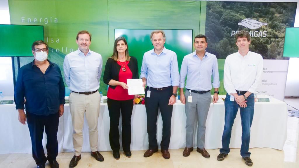 Promigas establece alianza con tres universidades colombianas para investigación y desarrollo en gases renovables. De Izq a derecha: Adolfo Meisel, Rector Universidad del Norte; Esteban Piedrahita, Rector ICESI; Adriana García, Directora de Innovación EAFIT; Juan Manuel Rojas, Presidente Promigas; Julio Turizzo, Gerente General Transmetano; Mauricio Ramírez, Gerente General Gases de Occidente.