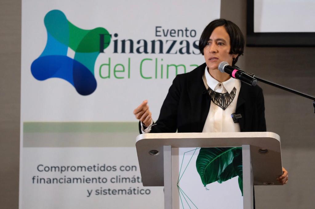 En el marco de la novena edición del evento de finanzas del clima, organizado por el Gobierno de Colombia y el Sistema Nacional de Cambio Climático (SISCLIMA), la ministra de Ambiente y Desarrollo Sostenible, Susana Muhamad, siguió argumentando la propuesta que lanzó el Presidente Petro en la COP 27, realizada en noviembre de 2022