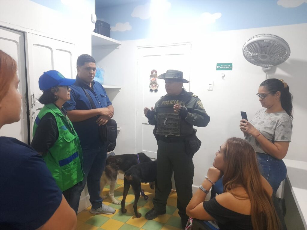 Los perritos de Bellavista ya están a salvo: Gracias a las denuncias de los vecinos. La liberación se dio tras un operativo realizado por el Comandante de la Policía Ambiental de Barranquilla, Subintendente Ever Ocampo, con el acompañamiento de la Sociedad Protectora de Animales, capítulo Barranquilla, liderada por la profesional Luz Estella Ordoñez.