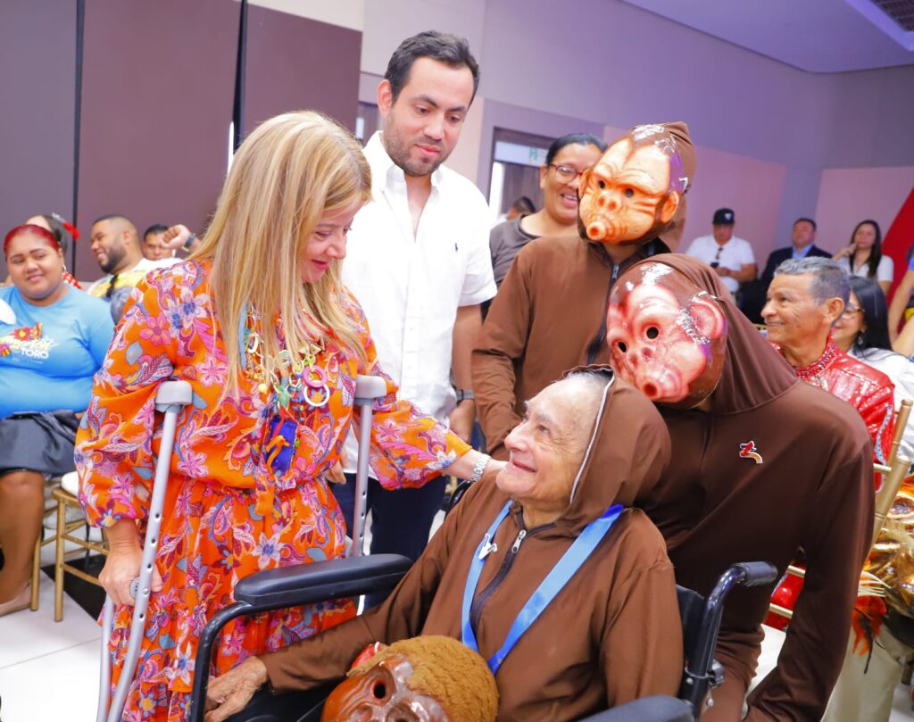 El carnaval educativo es organizado por la Gobernación del Atlántico. La mandataria departamental, Elsa Noguera, homenajeó a los hacedores del carnaval del Atlántico.