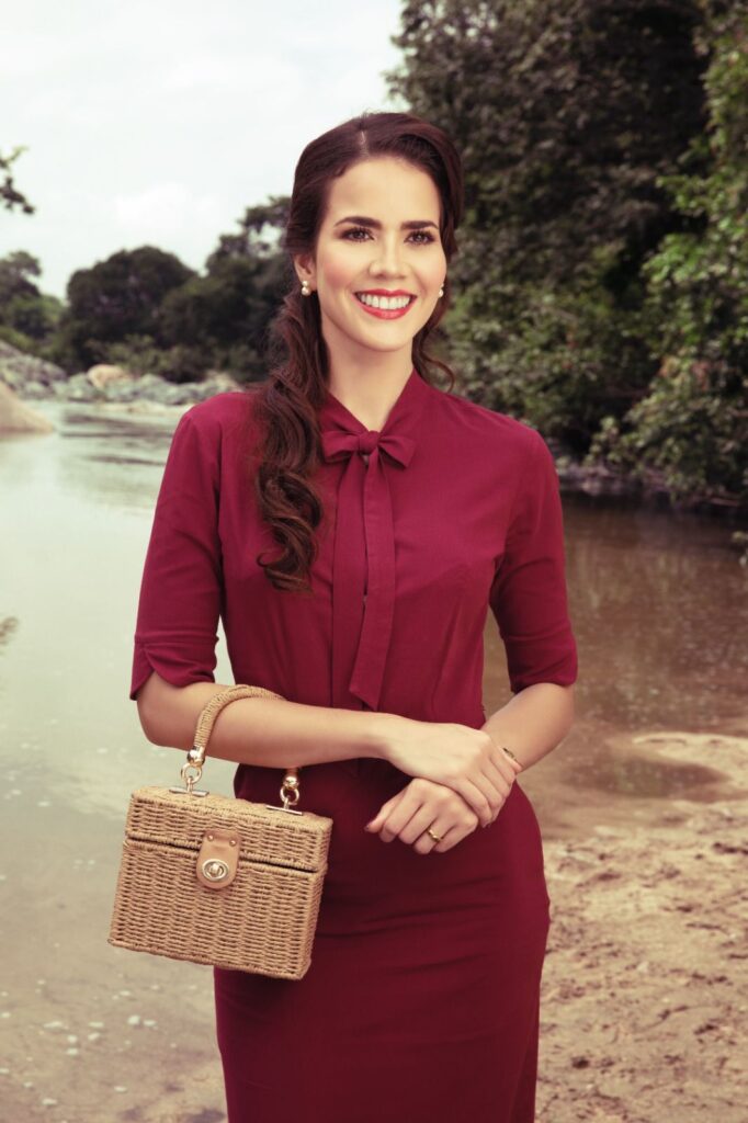 Gases del Caribe hace tradición y engalana el Carnaval con la carroza Luxury Magna. La invitada especial es la actriz Laura de León, quien interpreta a "Matilde Lina" en la telenovela Leandro.