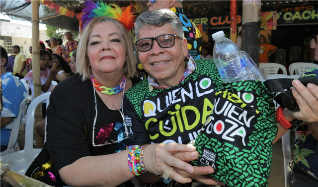 ¡Quien lo cuida es quien lo goza!: estrategia C.R.A en carnaval del Atlántico. Todos a guardar sus residuos sólidos carnavaleros en la mochila para no contaminar el ambiente, porque "quien lo cuidad es quien lo goza"
