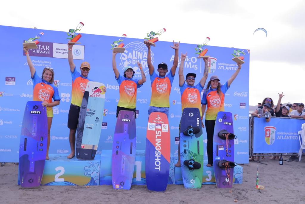 El podio final de la segunda parada de Kitesurf en el Atlántico, dejó en hombres al brasileño Carlos Mario como campeón, Maxime Chabloz, de Suiza, en segundo lugar, y Gianmaria Coccoluto, de Italia, en la tercera casilla. En damas, el título fue para Mikaili Sol, de Estados Unidos; Claudia León, de España, en segundo lugar; y Nathalie Lambrecht, de Suecia, en el tercer puesto.