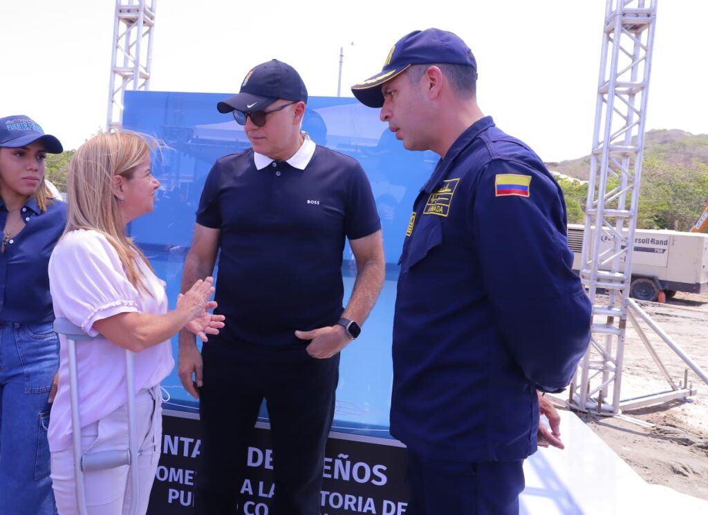 Habrá una "Ventana de Sueños" en Puerto Colombia. Al acto oficial asistieron el CEO de Tecnoglass, Christian Daes; del alcalde de Puerto Colombia, Wilman Vargas; del presidente la Sociedad Colombiana de Arquitectos, Alfredo Reyes; entre otros.