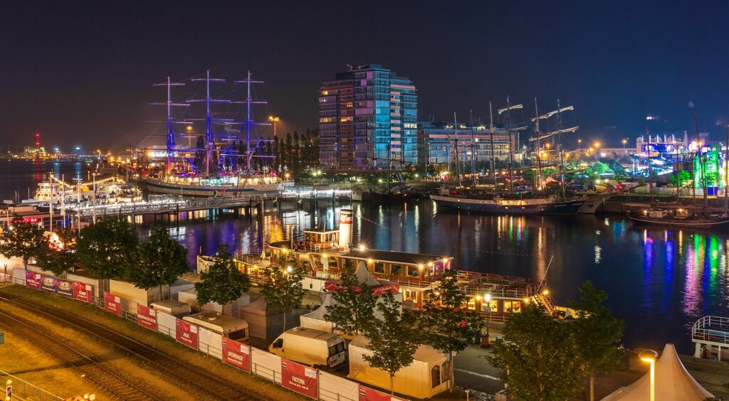 Alemania: los grandes veleros de la "Kieler Woche".Actualmente es considerado el evento de vela más grande del mundo.